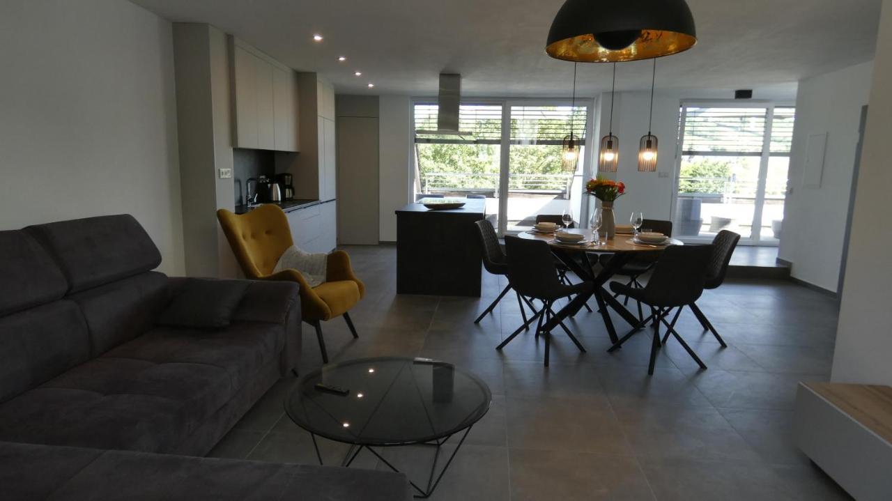 Moselufer Apartments อือร์ซิก ภายนอก รูปภาพ