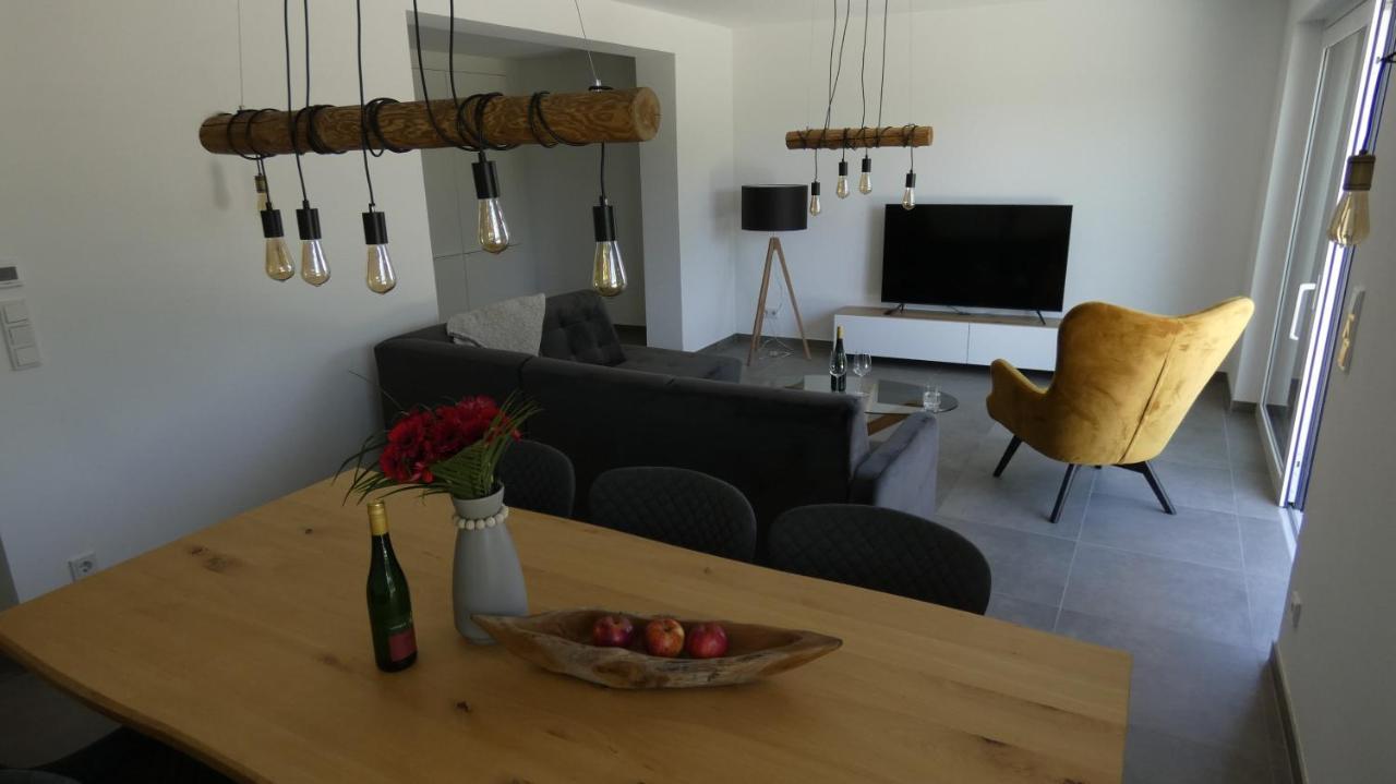 Moselufer Apartments อือร์ซิก ภายนอก รูปภาพ